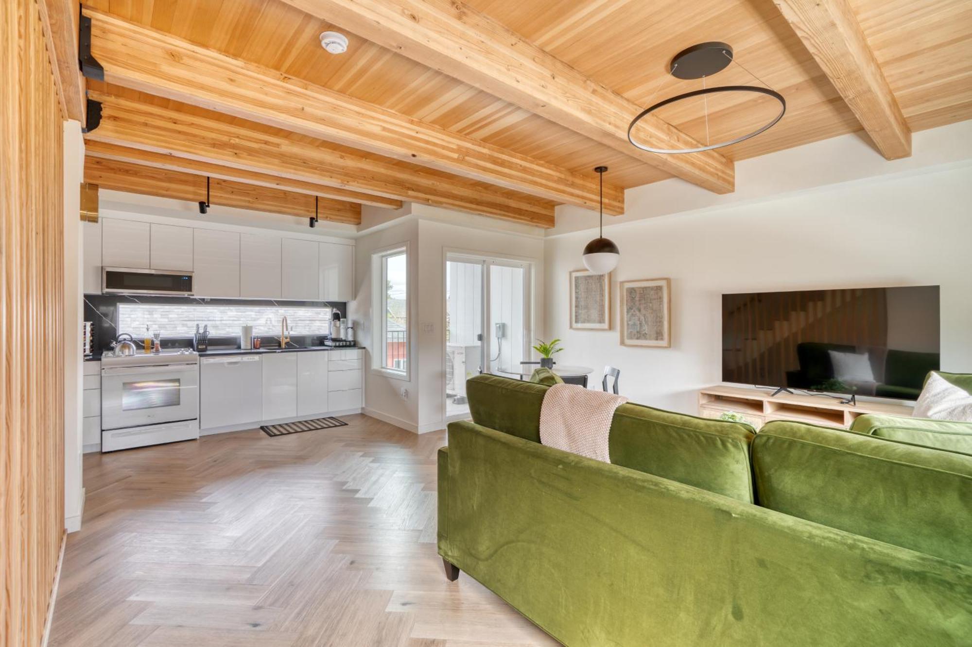 Albertaarts Happy Place Townhome Holiday home