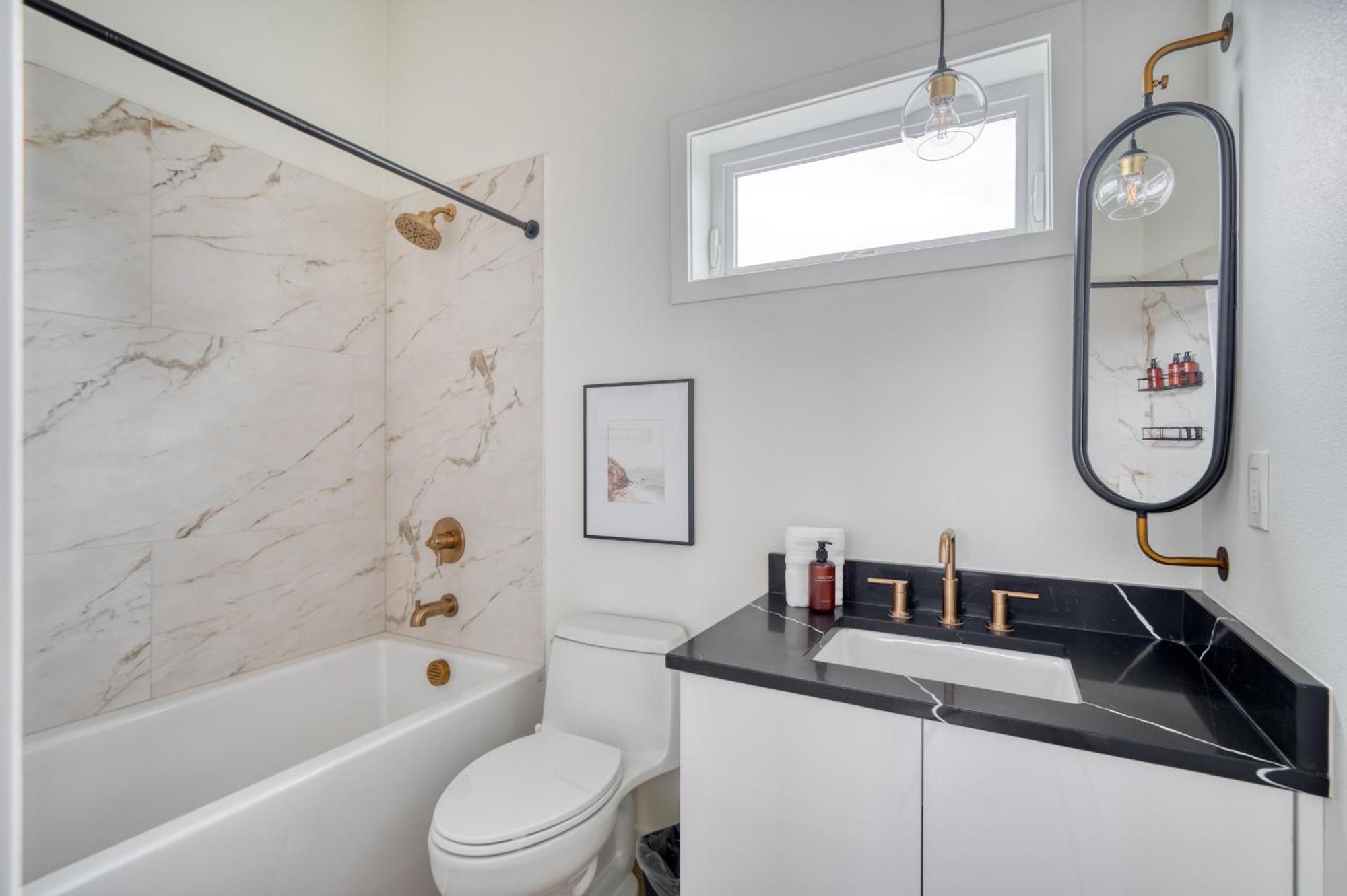 Albertaarts Happy Place Townhome Portland