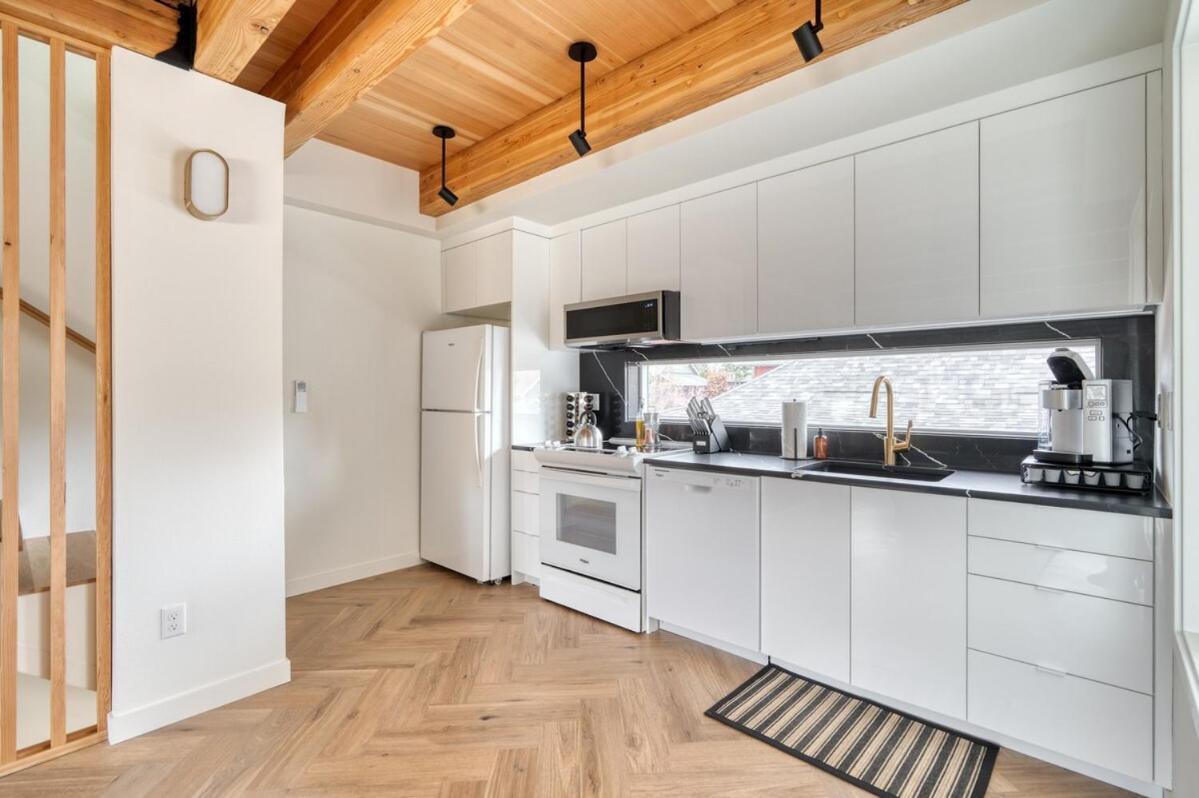 Albertaarts Happy Place Townhome Holiday home