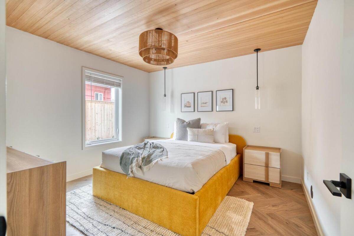 Albertaarts Happy Place Townhome Holiday home